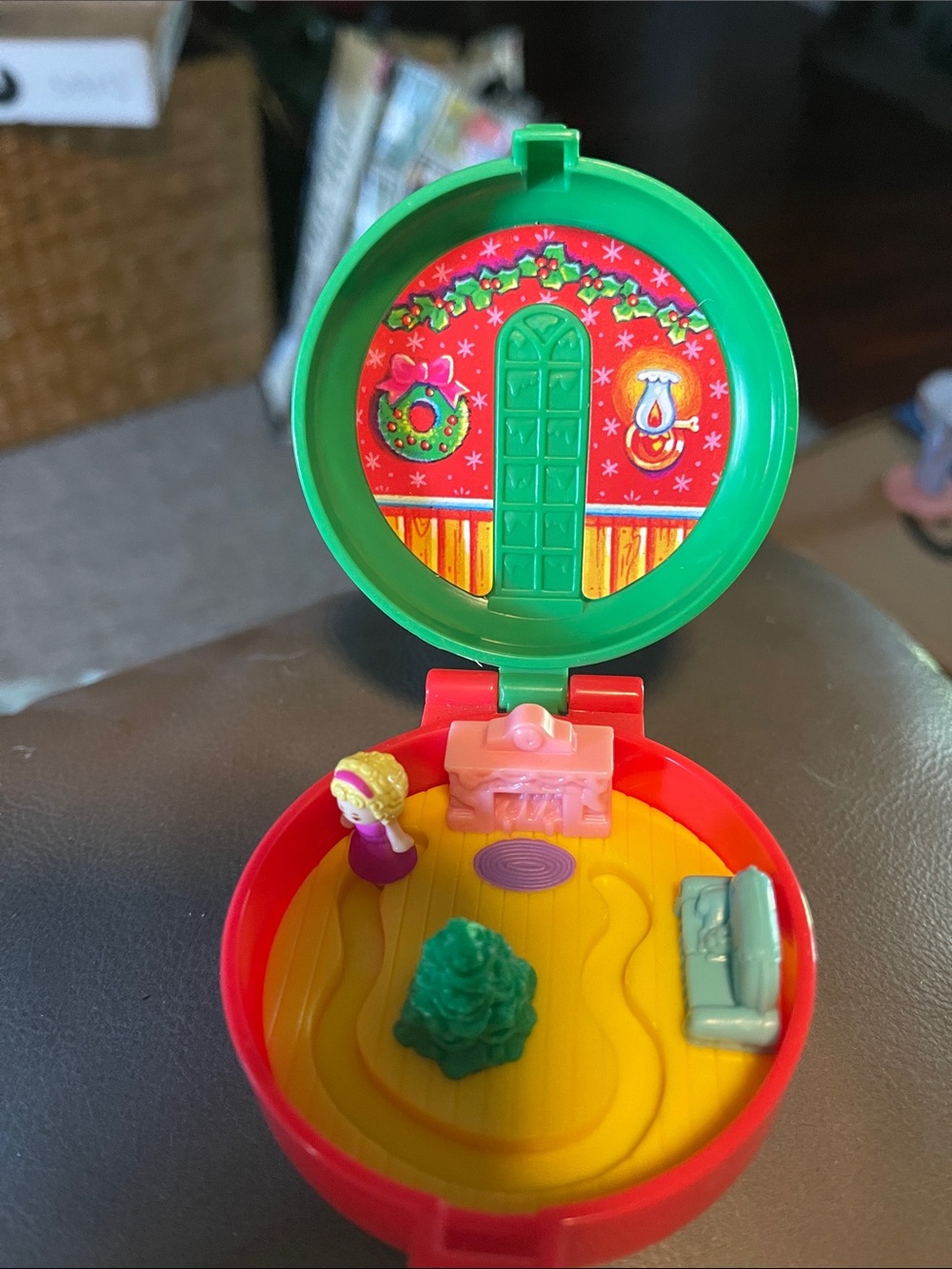 Polly Pocket-Style Holiday Compact Playset - Red & Green